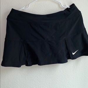 Nike women’s black skirt